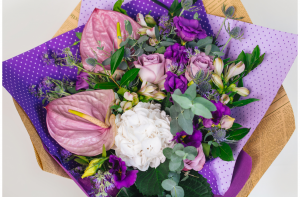 Read more about the article A Guide to Wedding Anniversary Flowers by Year